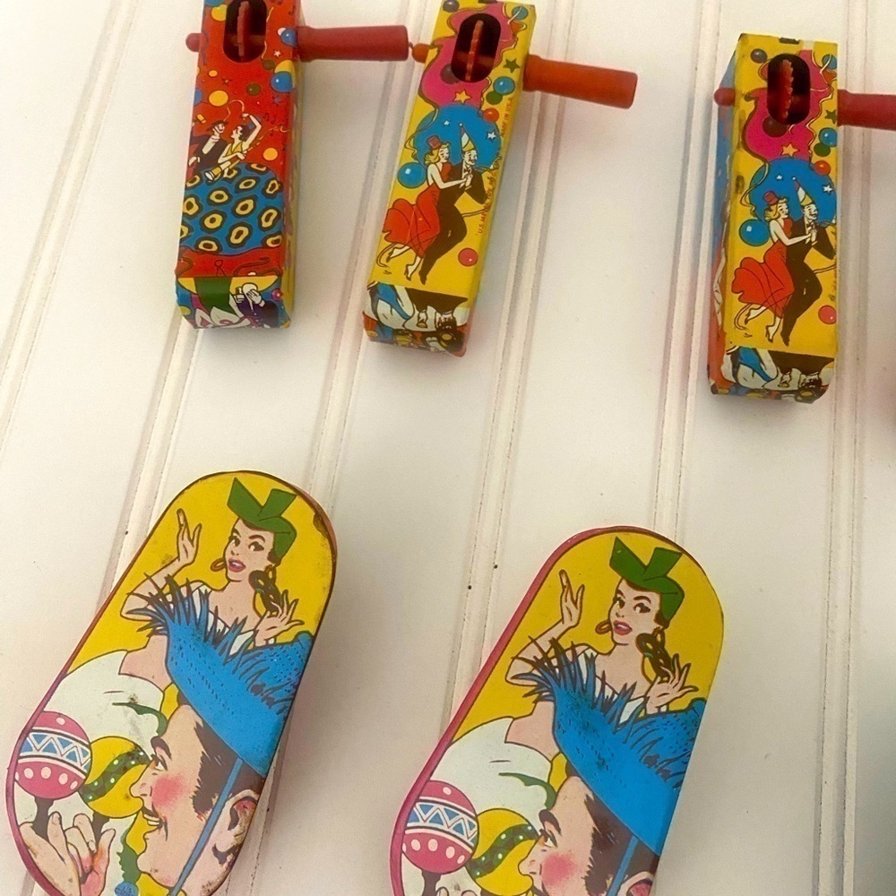 Antique U.S Metal Toy MFG Co Made In USA Tin Lithographed Noise Maker Set of (7) - Picture 6 of 7